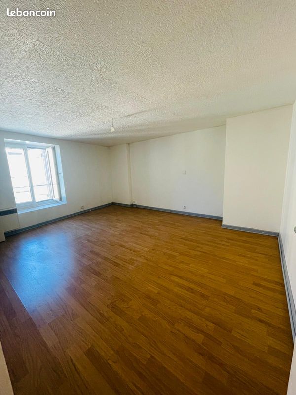 Immeuble 9 pièces 175 m² · à Bourbonne-les-Bains · 175 m² · 35 500 €
