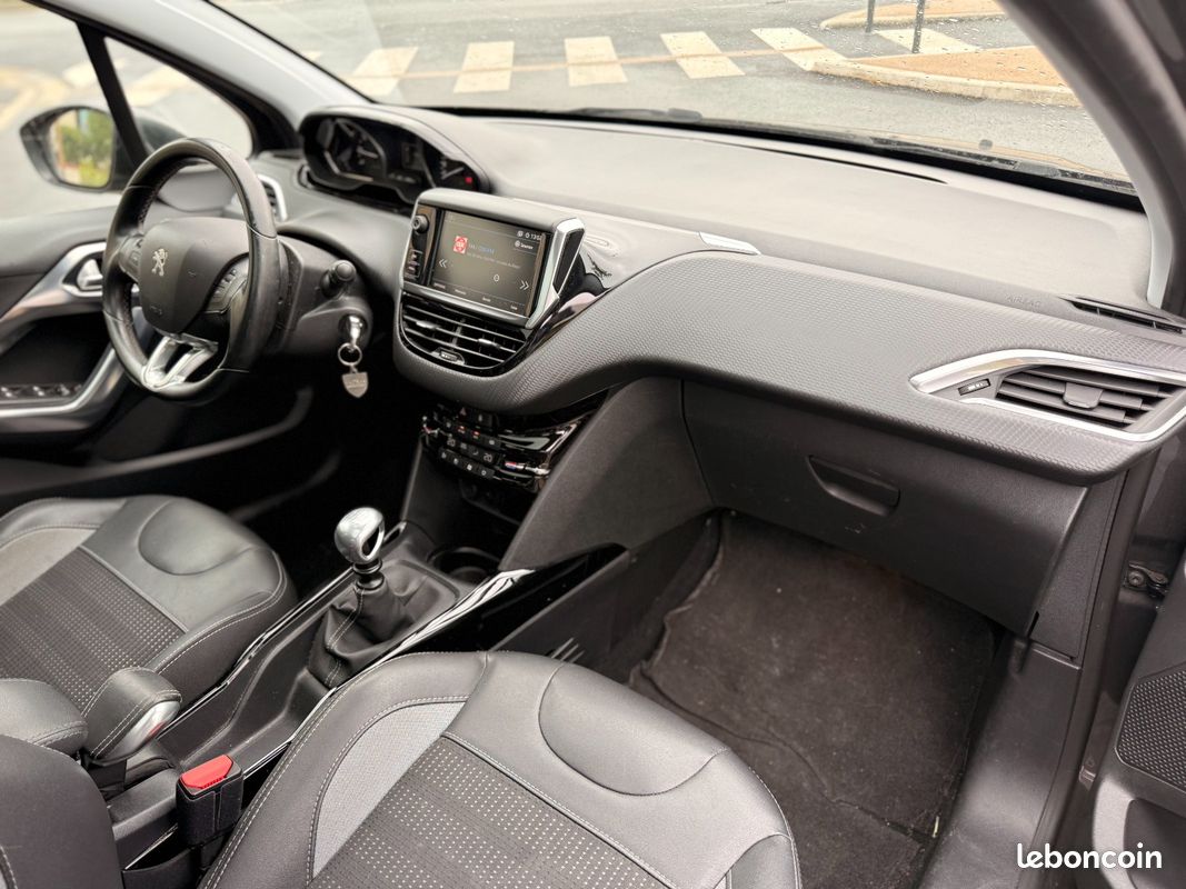 PEUGEOT 2008 130ch SS BVM6 Style (image 14)