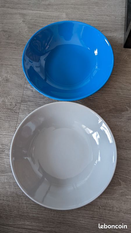 Set de vaisselle (3 assiettes plates, 2 assiettes creuses et 2 tasses) (image 3)