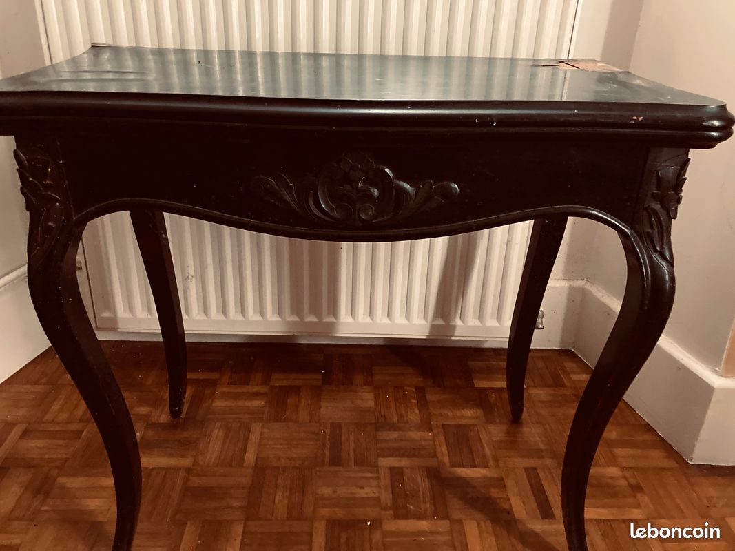Table d'appoint en bois noir rétro (image 1)