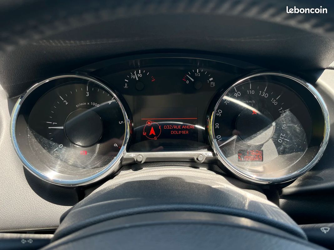 Peugeot 3008 2.0 HDI 150CH Féline / 1ERE MAIN / ENTRETIEN COMPLET / FULL OPTIONS / TOIT PANORAMIQUE (image 29)