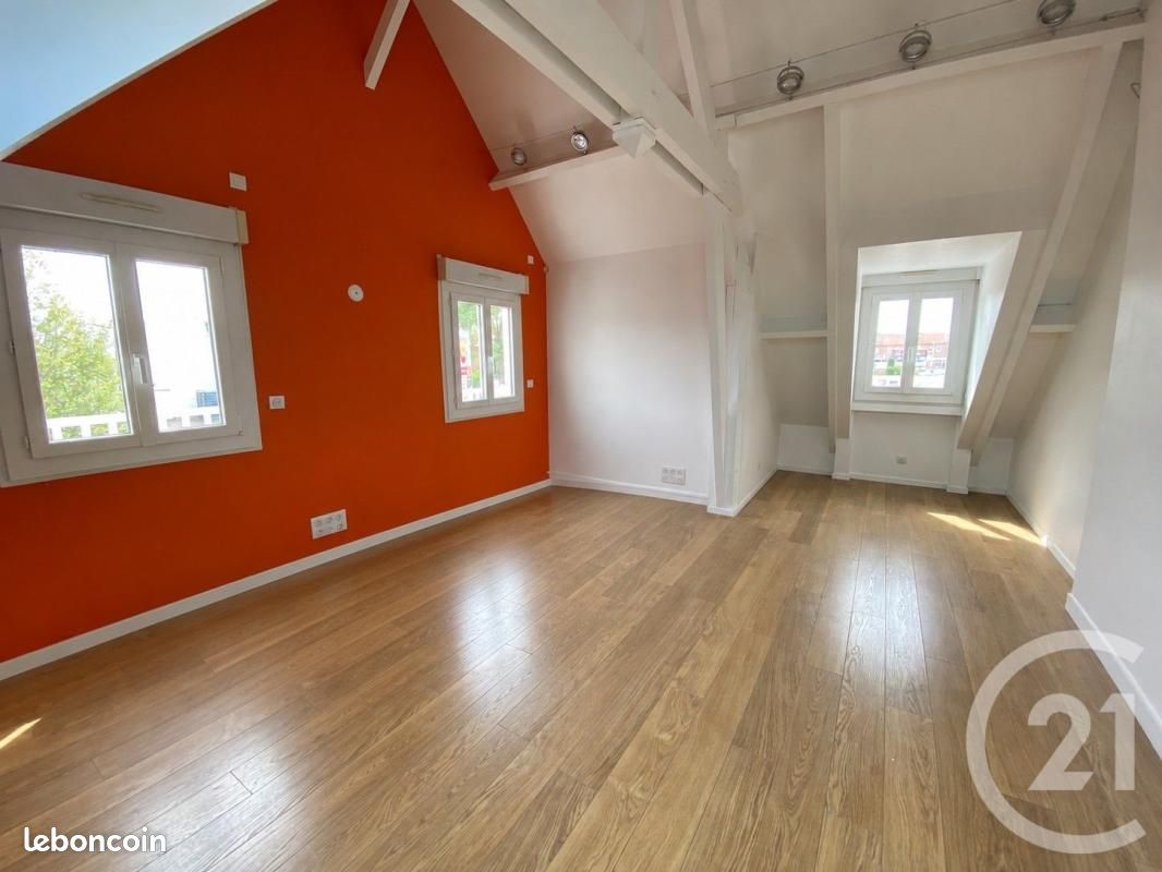 Appartement 4 pièces 103 m² · à Saint-Quentin · 103 m² · 900 €/mois