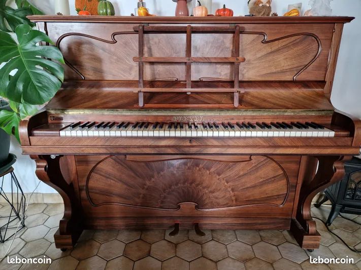 Piano droit (image 1)