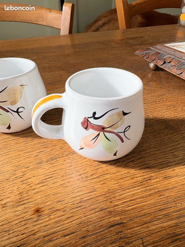 2 petites tasses blanche en terre cuite décoré (image 2)