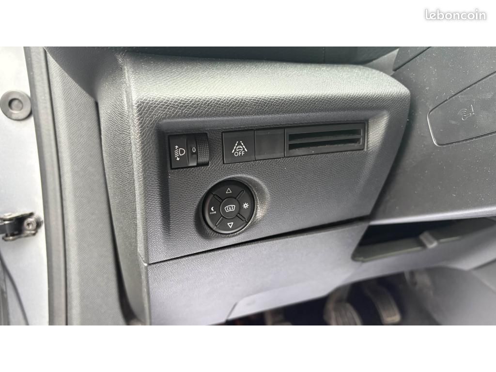 CITROEN C4 - BlueHDi 110ch Shine / Suspension Advanced Comfort / Caméra / Full LED / Garantie 12 mois (image 20)