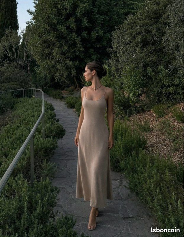 Robe longue évasée col en V noir femme