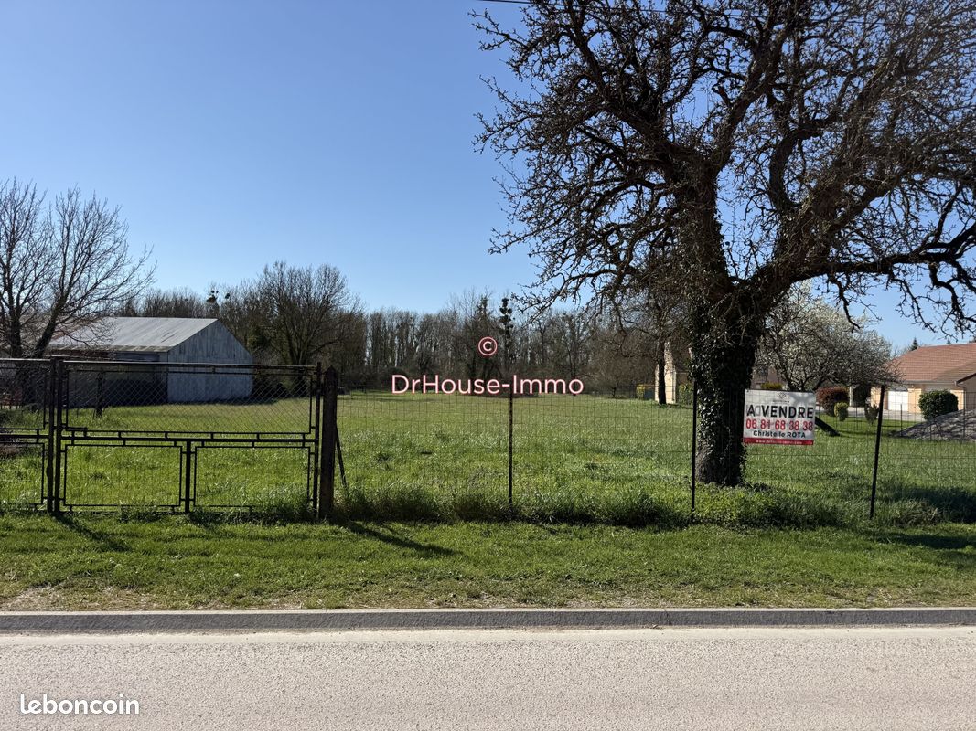 Terrain 4221 m² · à Val-d'Auzon · 4 221 m² · 49 500 €