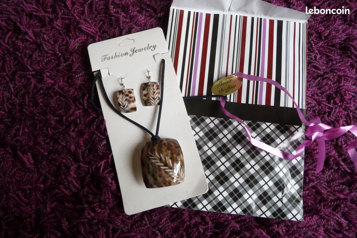 Collier et boucles assorties coquillage neufs (image 1)