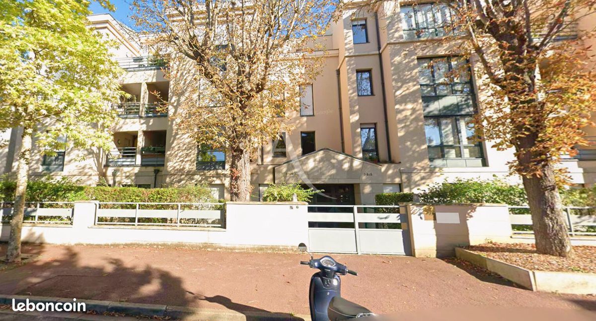 Parking/box CHATOU · 100 €/mois