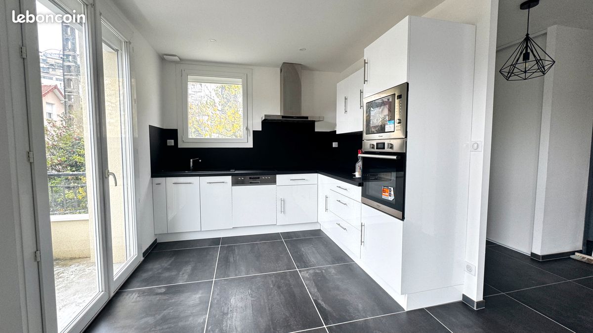 Maison 6 pièces 180 m² · à Le Monastère · 180 m² · 265 000 €