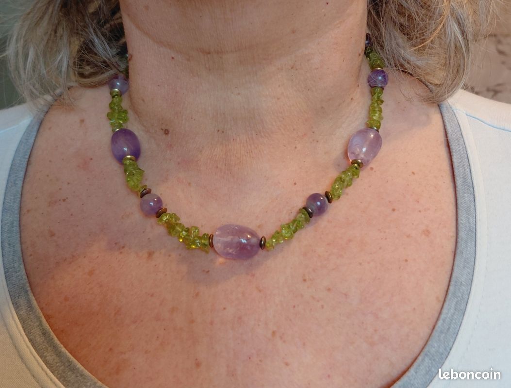 Collier "bonbon" ras de cou ( 50 cm) Péridot/améthyste (image 1)