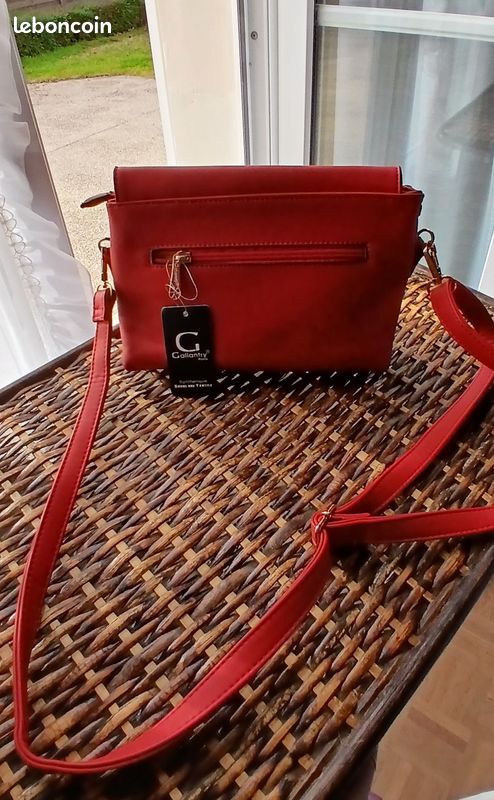 Sac Bandoulière Adjustable Rouge & Doré - Faux Cuir - Neuf Avec Étiquettes