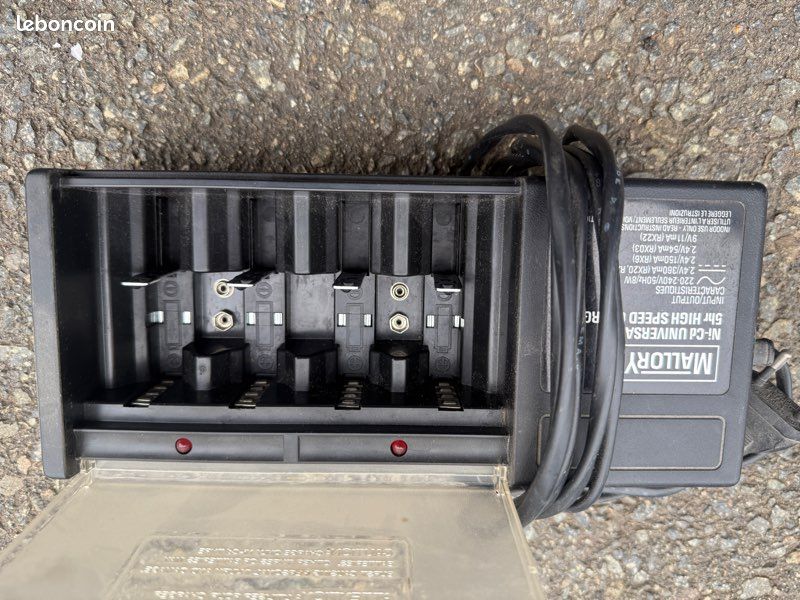 Chargeur de piles Mallory CEF-9 (image 1)