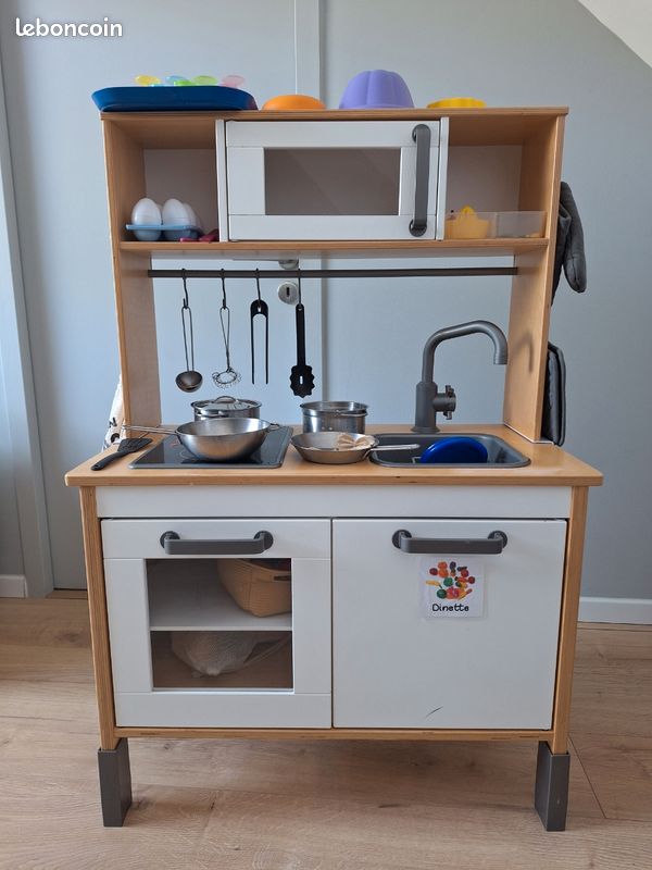 Cuisine/dînette en bois toute équipée (image 1)