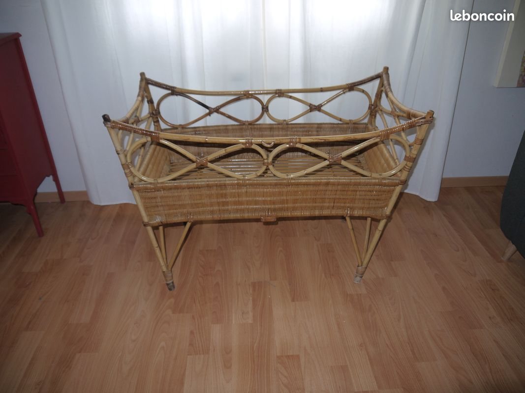 Lit bébés ou enfants en rotin vintage (image 1)