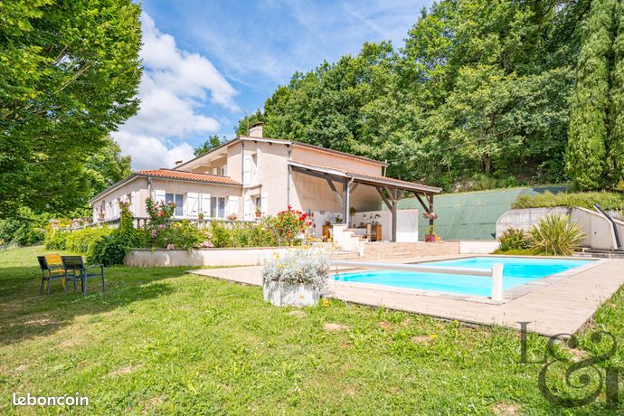 Maison 8 pièces 360 m²