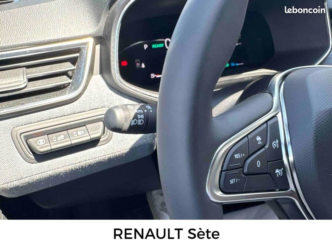RENAULT Clio E-Tech full hybrid 145 ch GSR2 Techno (image 18)