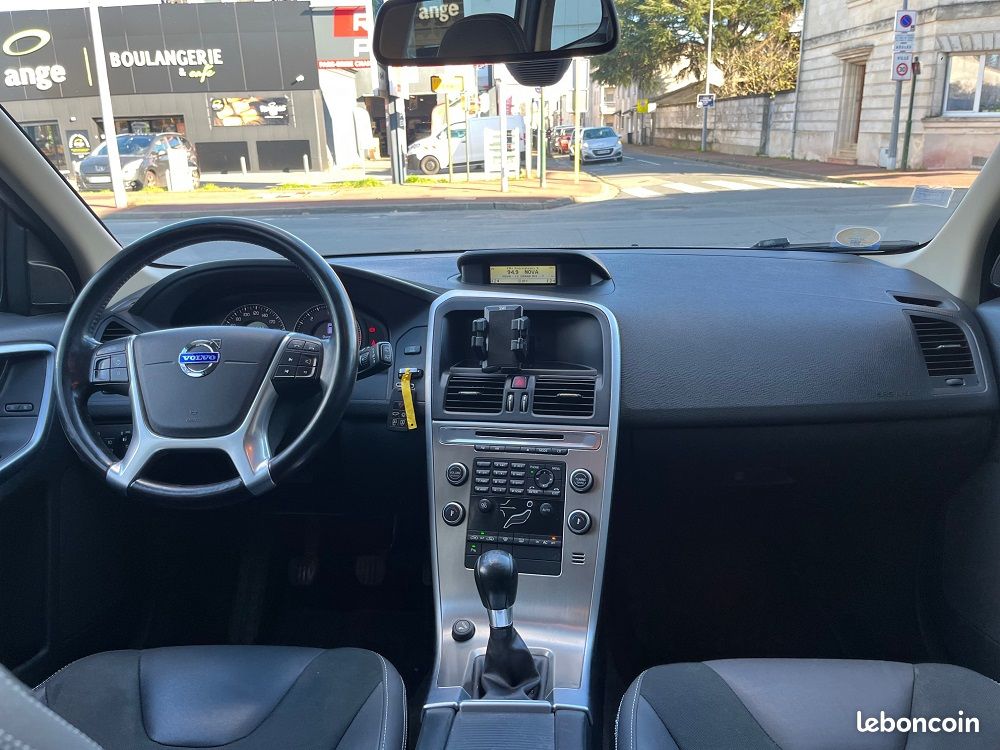 Volvo XC60 2.4 D 175 CH Momentum (image 3)