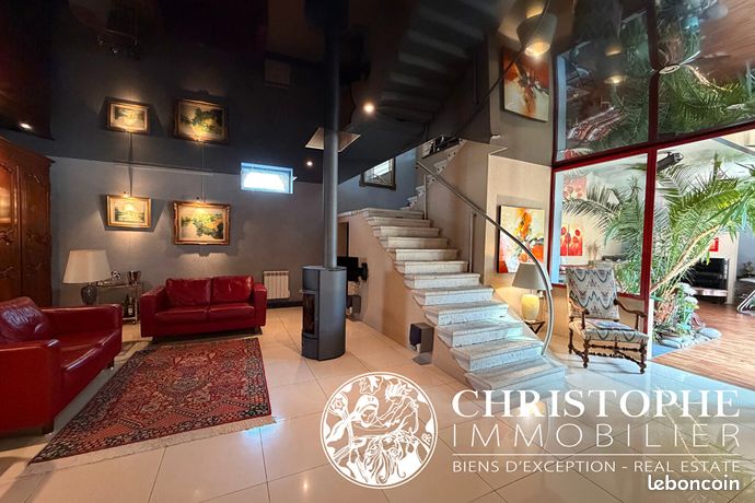 Maison 10 pièces 360 m²