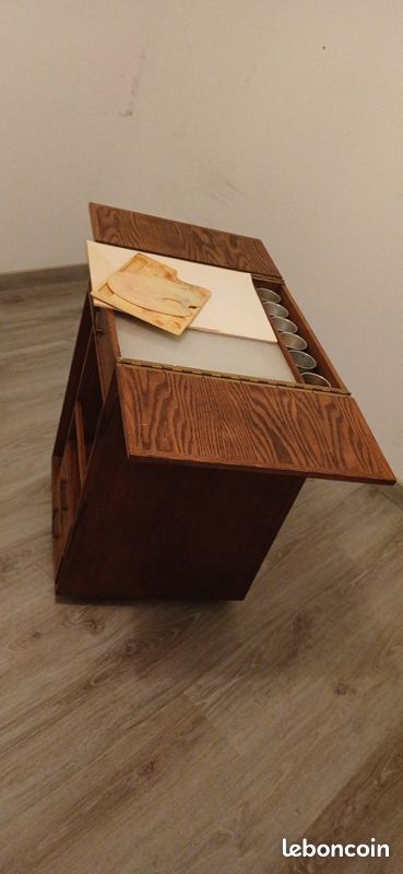 Meuble desserte de rangement pour artiste (image 1)