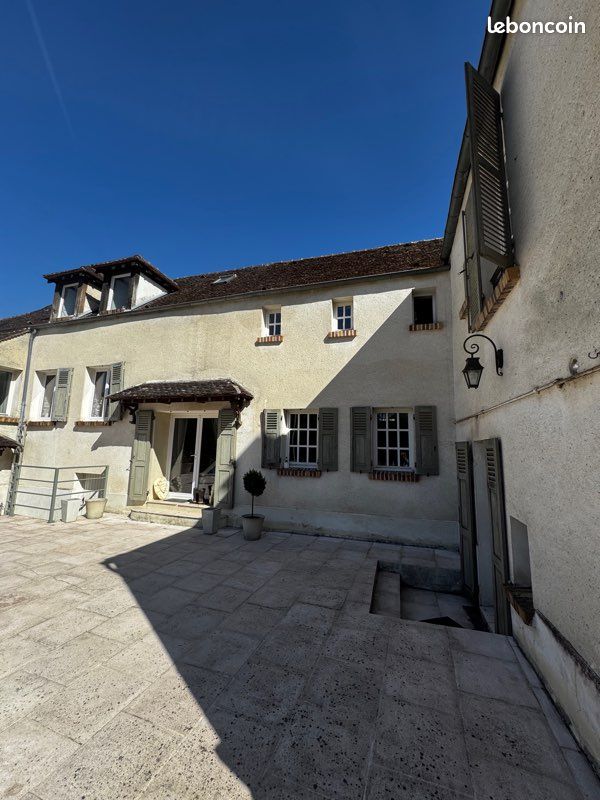Maison 11 pièces 300 m² · à Pommeuse · 300 m² · 695 000 €