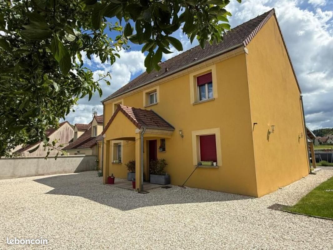 Maison 6 pièces 161 m² · à Lindry · 161 m² · 349 990 €