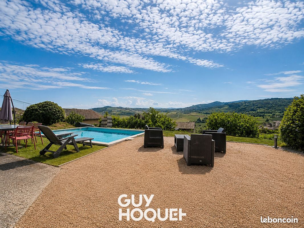Maison 6 pièces 202 m² · à Leynes · 202 m² · 385 000 €