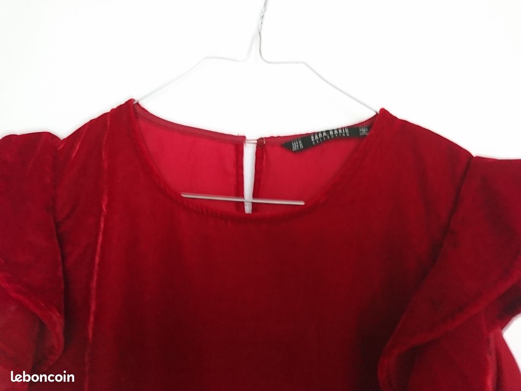 Haut en velours Top rouge foncé Epaules volantées Taille M Zara