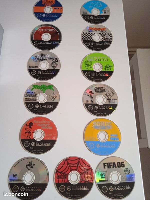 Nintendo GameCube état neuf + 17 jeux et accessoires (image 2)