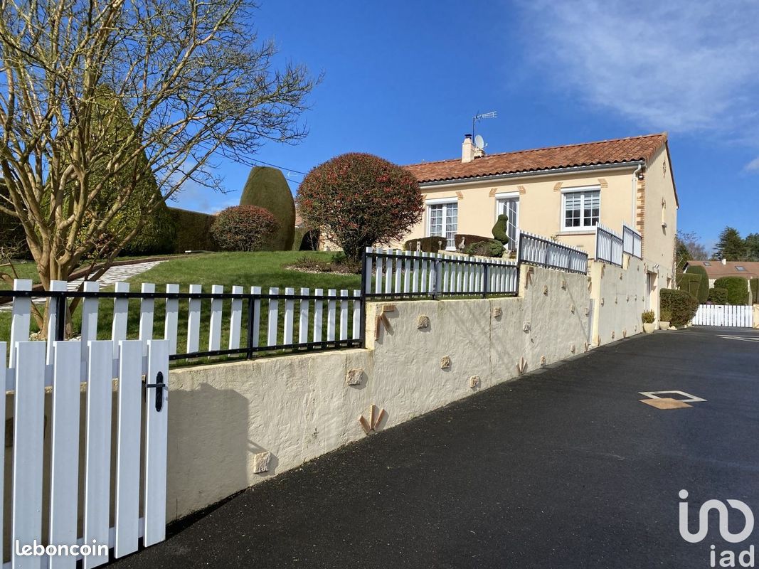 Maison 5 pièces 101 m² - Bretignolles 79140 (image principale 0)