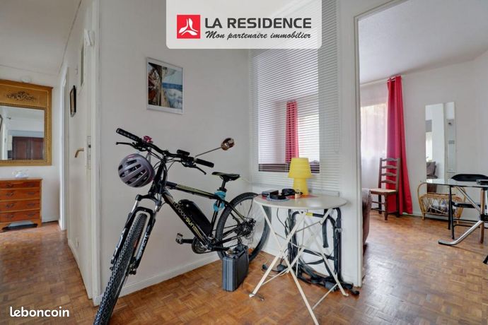 https://img.leboncoin.fr/api/v1/lbcpb1/images/56/a8/ca/56a8caebc7feabe2e29ca75d55fd49c0df819111.jpg?rule=ad-image