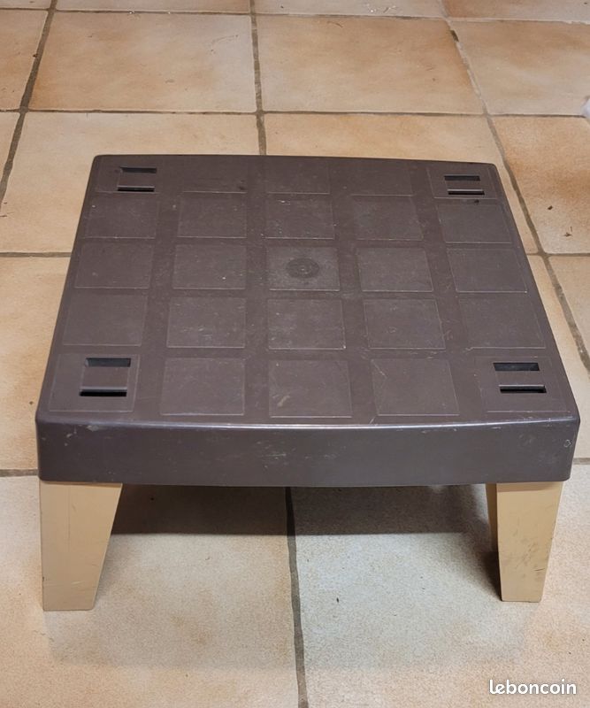 Tabouret réhausseur robuste - 24 cm de haut (image 1)