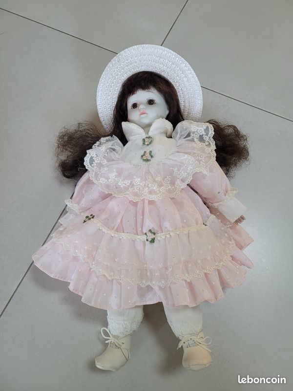 Poupée tête et membres en porcelaine (image 1)