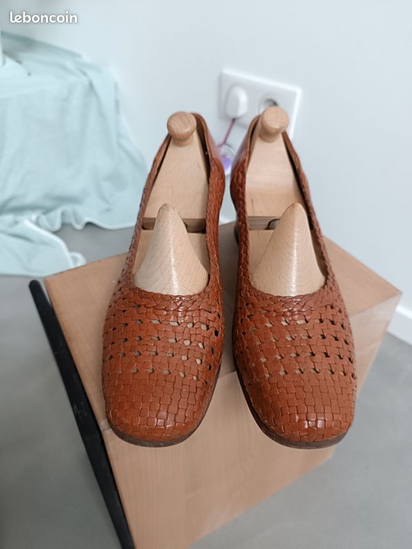 Escarpins femme Ara en cuir vernis noir tendance I Chausseur Escarpins femme Ara en cuir vernis noir tendance I Chausseur