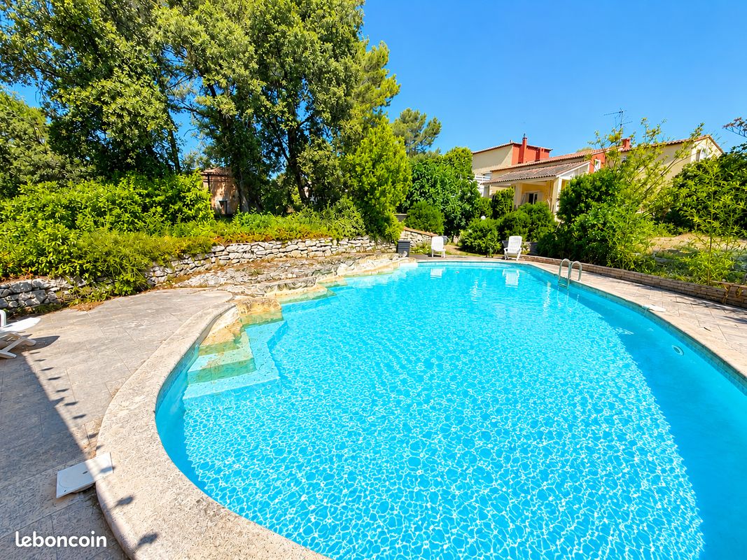 Maison 7 pièces 220 m² · à Sussargues · 220 m² · 679 000 €