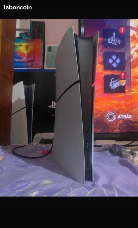 PlayStation 5 slime sans lecteur cd parfaite état vendu avec une manette (image 2)