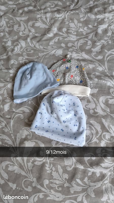 Lot bonnet 9/12mois (image 1)