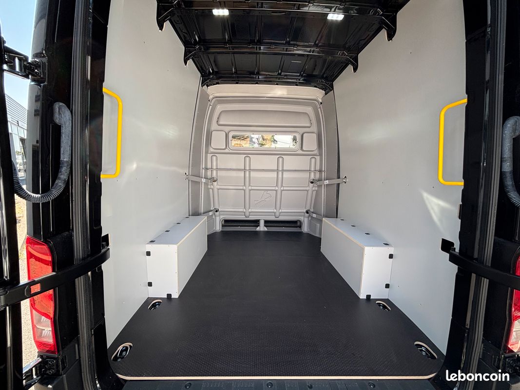 42 900 HT - Volkswagen CRAFTER Fg 35 L3H3 2.0 TDI 177ch BVM6 Cabine Approfondie (image 5)