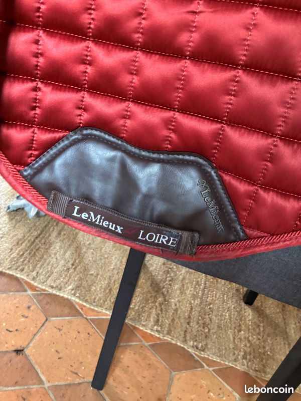 Tapis De Selle LeMieux - Large/CC, Couleur Bourgogne, Très Bon état