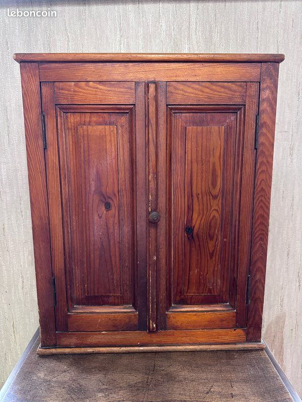 Ancienne armoire à pharmacie en bois - La Malle Gamme