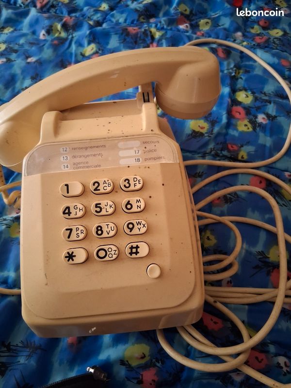 Telephone ancien (image 1)