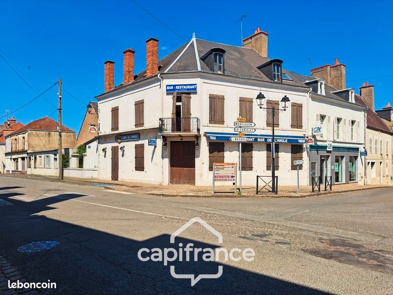 Maison 8 pièces 300 m² · à Châteaumeillant · 300 m² · 149 000 €