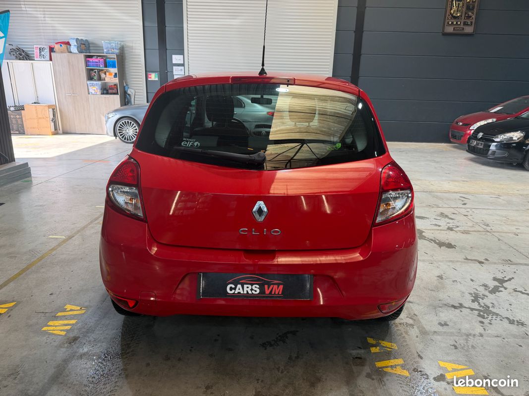 Renault Clio (image 9)