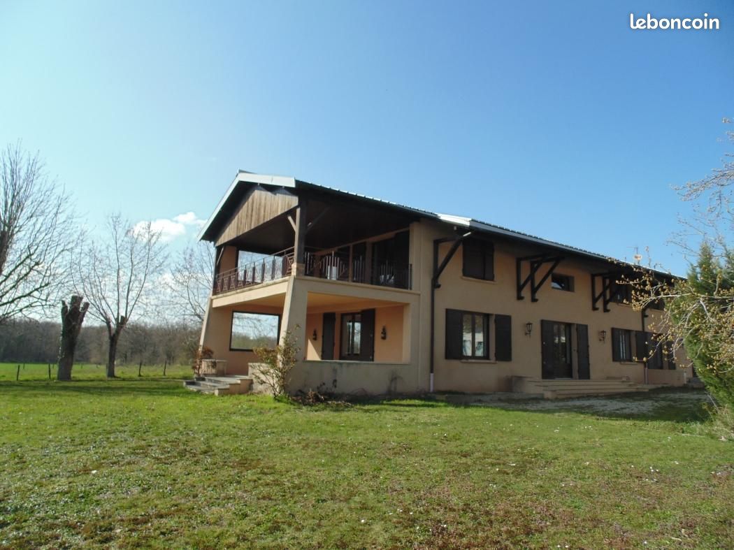 Maison 9 pièces 297 m² · à Meximieux · 297 m² · 1 525 €/mois