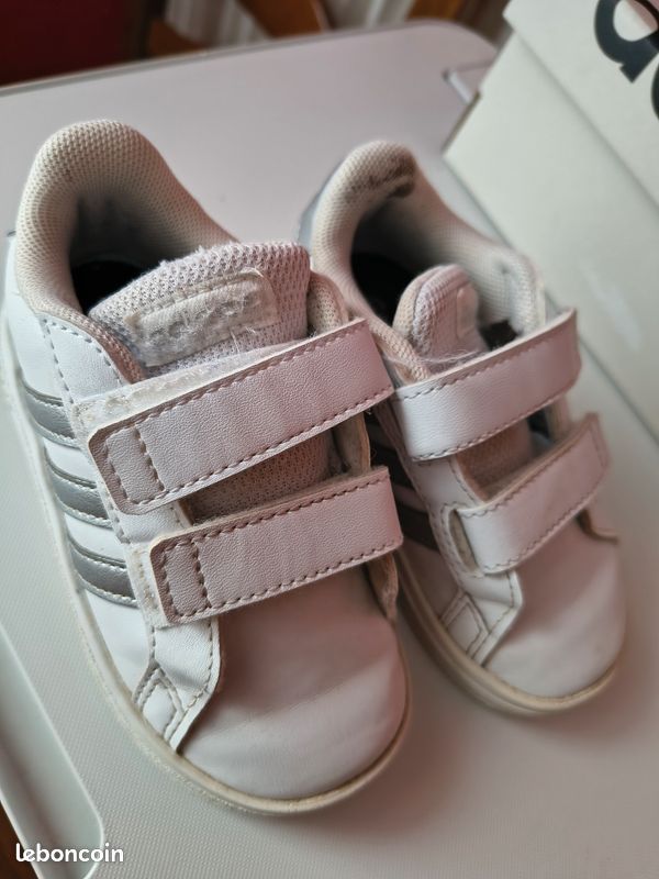 Addidas basket tennis chaussures enfant pointure 22.23 (image 3)
