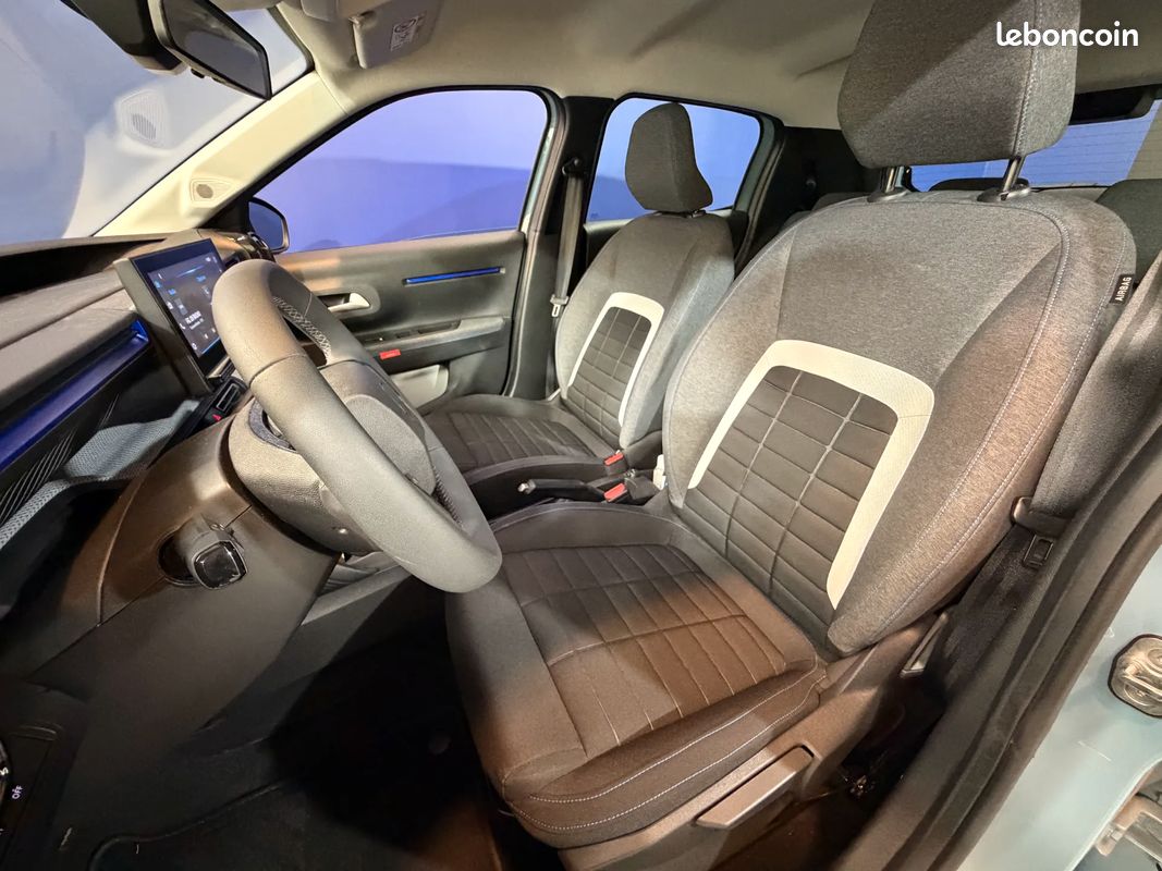 CITROEN C3 PLUS 1.2 Turbo 100ch - 2025 - 4 254 km - Moteur à chaine - Première main - Garantie Stellantis 11/2033 (image 14)