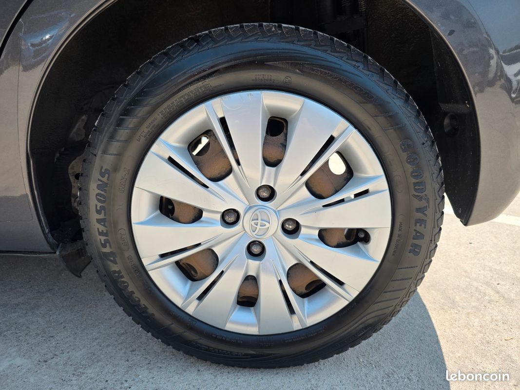 Toyota Yaris — 1.33 VVT-i 100 ch Life Boîte automatique (image 10)