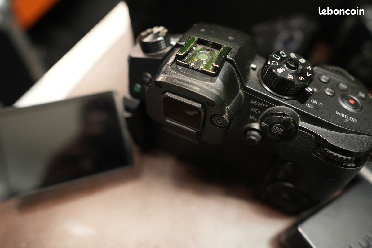 Panasonic Lumix GH5 + Module Audio XLR (DMW-XLR1) + Option V-LOG + Accessoires (image 2)