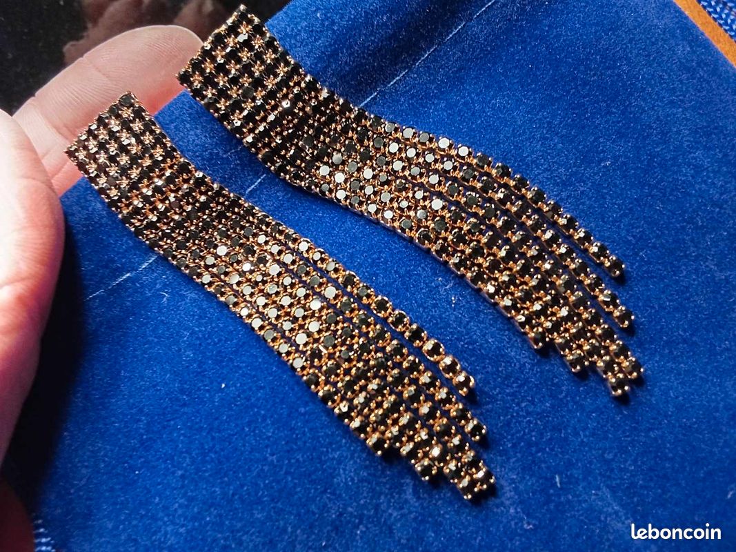 Boucles D'oreilles Femme Dormeuses Dorées Perles Synthétiques Noires Neuves