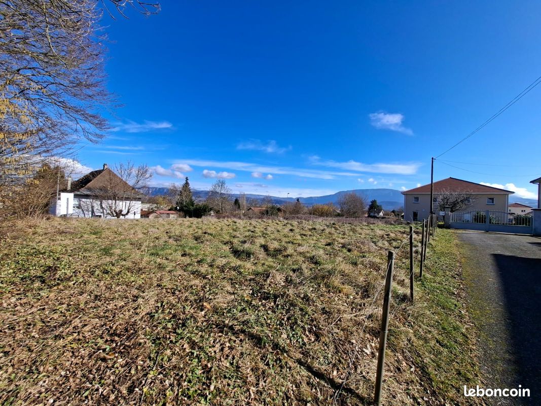 Terrain constructible · à Le Pont-de-Beauvoisin · 88 000 €